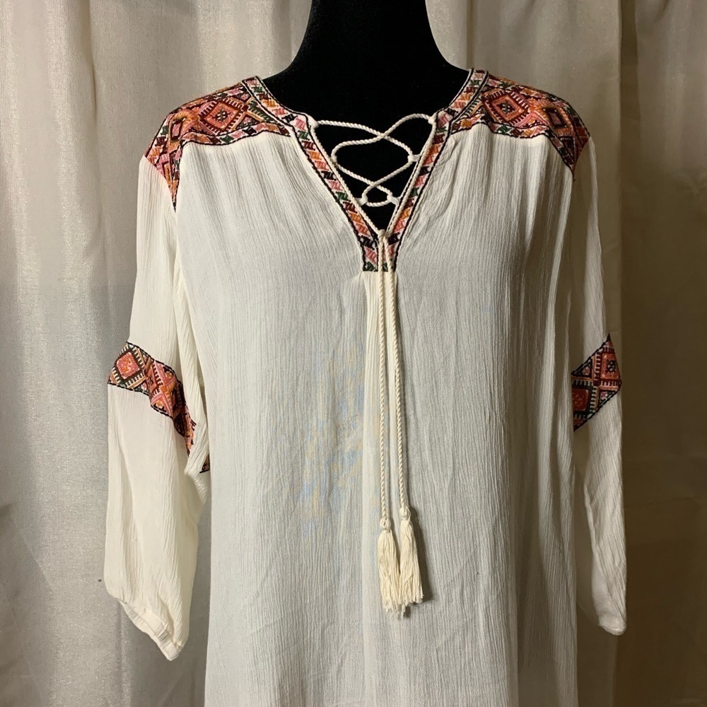 Gorgeous A&A clothing Inc. white tunic size medium​​​​​​​​​​​​​​​​​​​​​​​​​​​